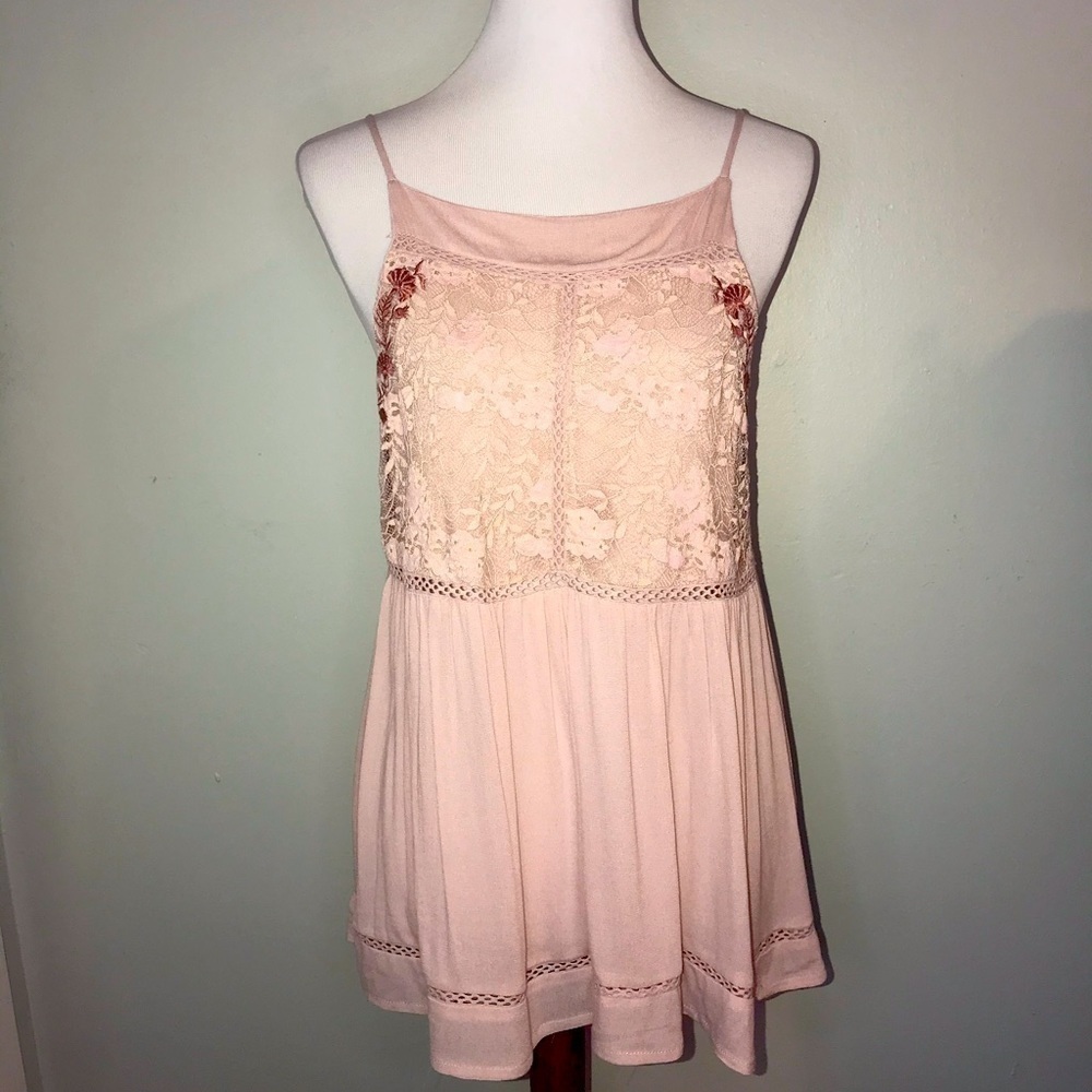 Alya blush lace top Sz M